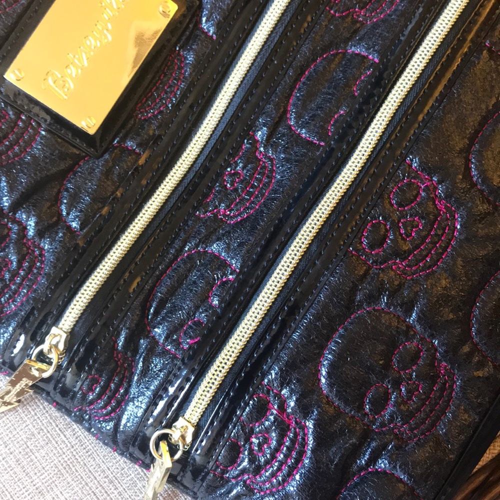 Betseyville skull purse